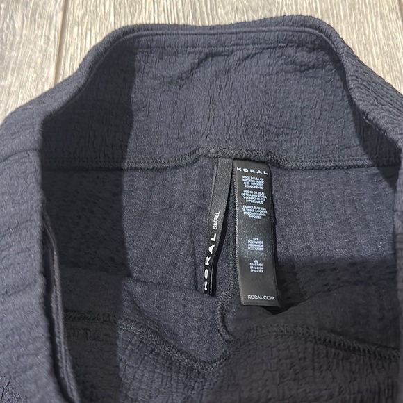 NEW • Koral • women’s Densonic Flora Fitness Activewear Shorts Black Small - Picture 5 of 5